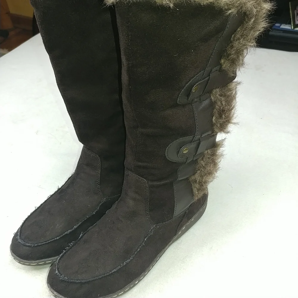 Airwalk Women's Muk Luk Faux Fur And Faux Suede Br